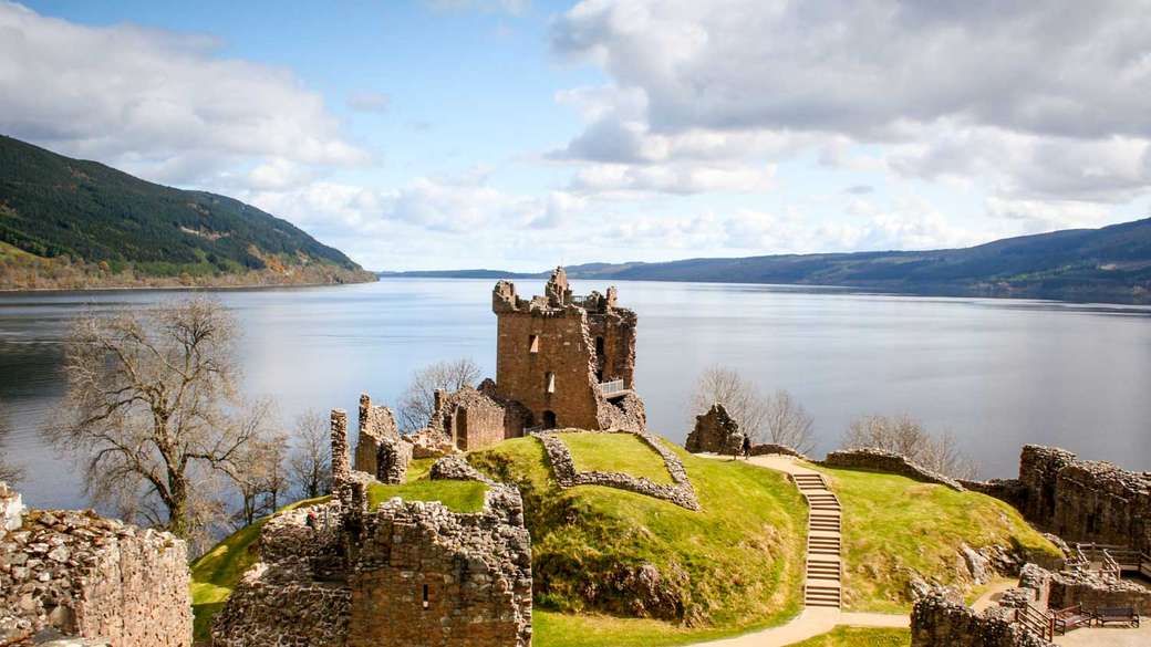 Loch Ness Urquhart Castle Skotsko puzzle