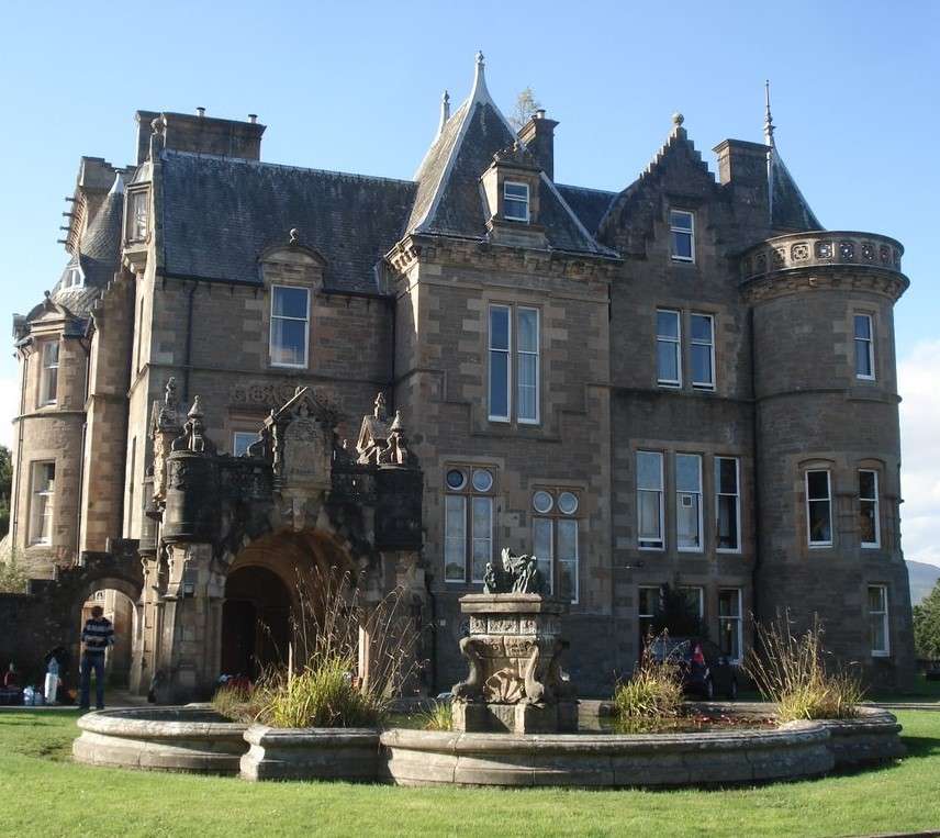 Loch Lomond Castle Youth Hostel Scotland jigsaw puzzle online
