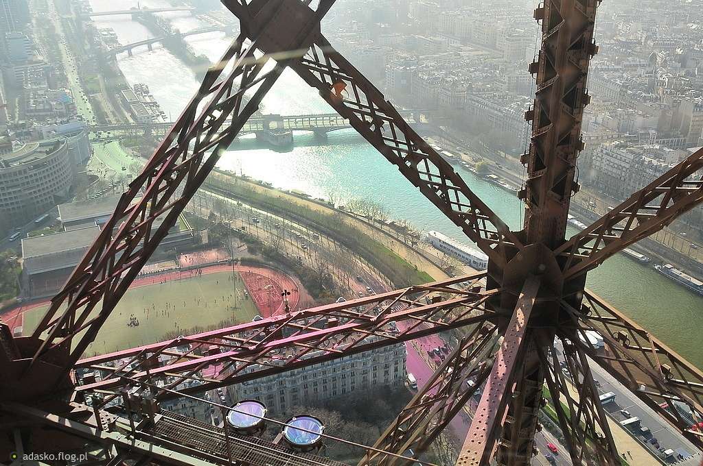Париж - вид с Эйфелевой башни онлайн-пазл