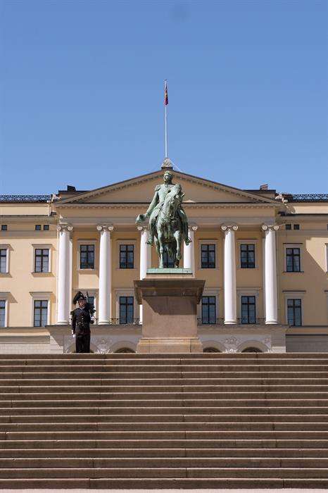 Кралският дворец в Осло Норвегия онлайн пъзел