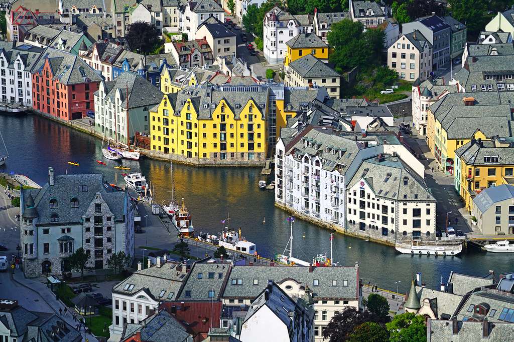 Городской пейзаж Олесунна Норвегия онлайн-пазл