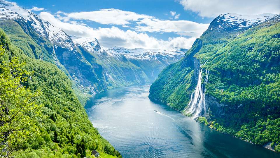 Gyönyörű fjord Norvégiában kirakós online