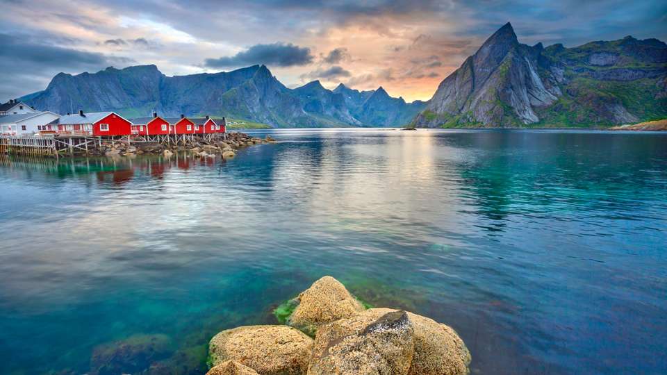 Пейзаж с домами в Норвегии онлайн-пазл