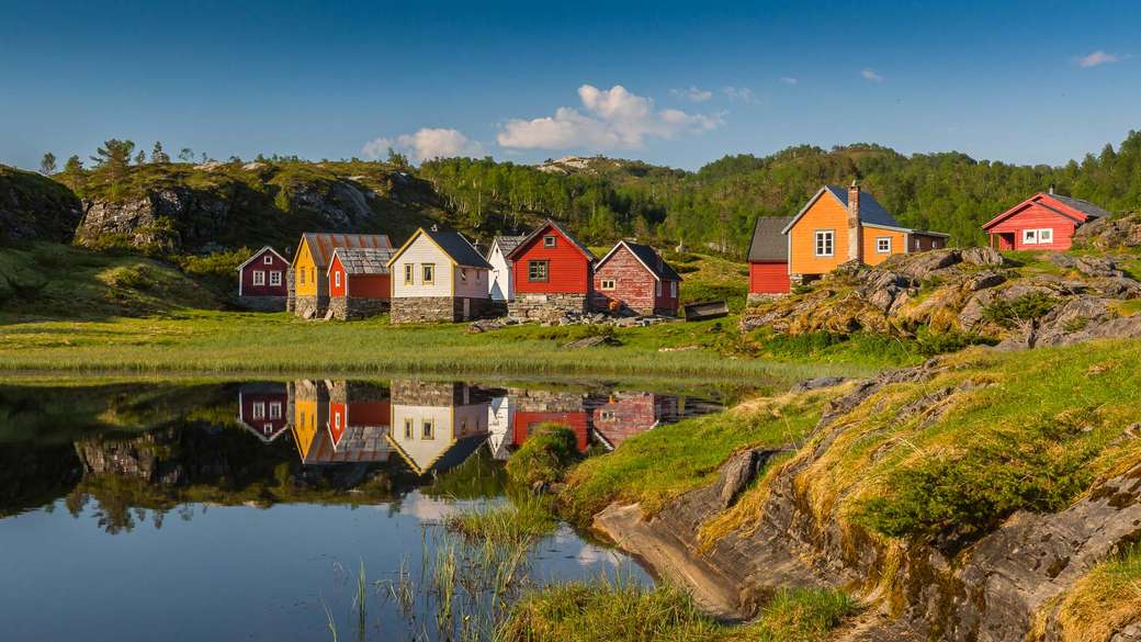 Häuser am Hardangerfjord Norwegen Puzzlespiel online