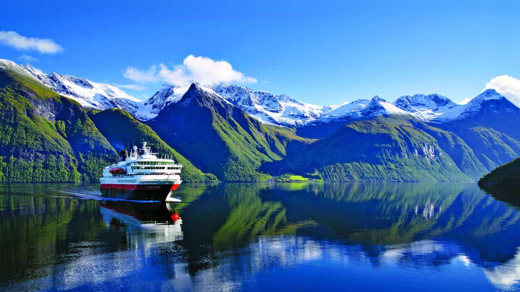 Hurtigruten mit Schiff Norwegen Online-Puzzle