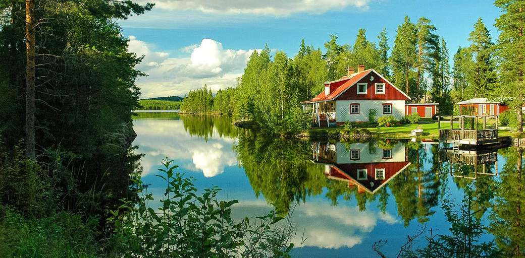 Rote Häuser am Fluss in Schweden Online-Puzzle