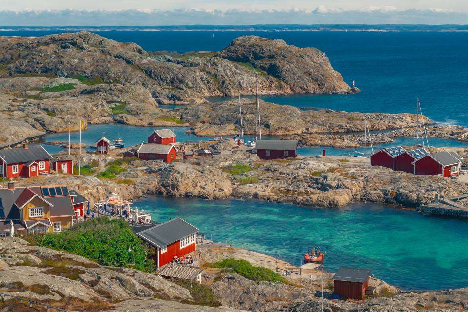 Red houses on the archipelago in Sweden jigsaw puzzle online