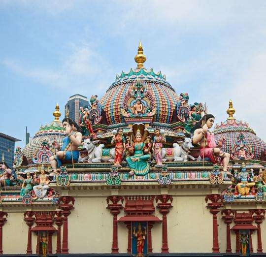 върха на храма Мариаман в Индия онлайн пъзел
