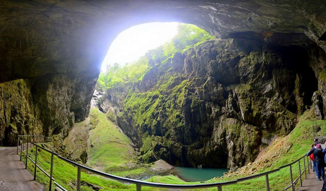 Бездната на Макоча и пещерата Пункевни онлайн пъзел