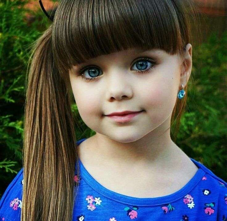 Красивая маленькая девочка пазл онлайн