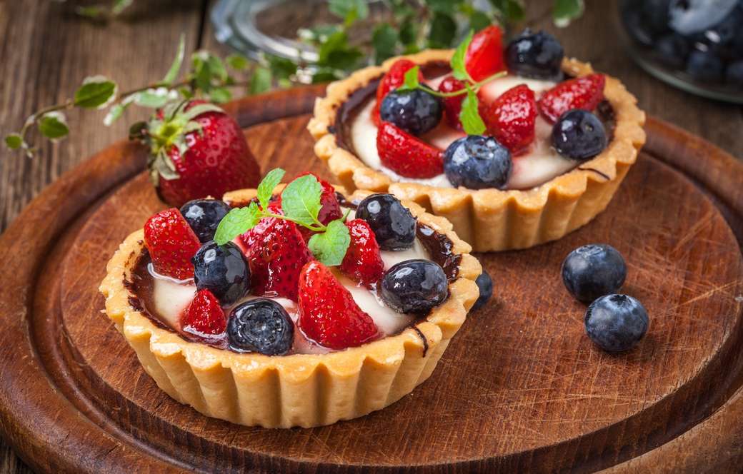 blueberry and strawberry tartlets puzzle