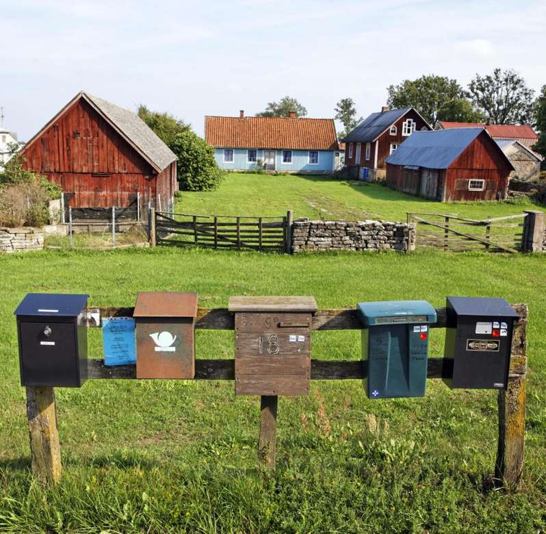 Σπίτια και ταχυδρομικά κουτιά στο Öland Σουηδία online παζλ