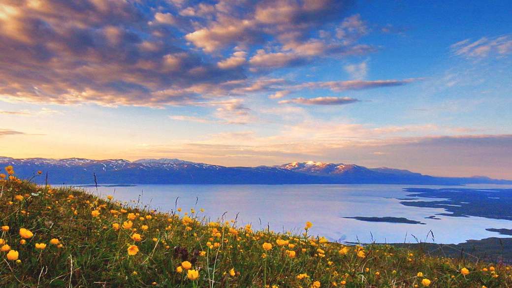 Езеро в Национален парк Абиско в Швеция онлайн пъзел