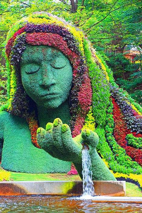 figura cu flori în parc jigsaw puzzle online