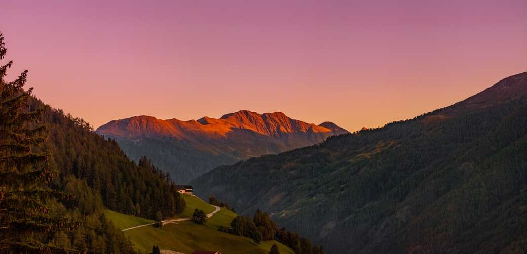 early morning in the beatiful Matrei, Austria online puzzle