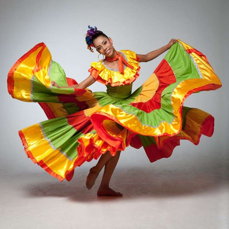 Dançarina de dança folclórica quebra-cabeças online