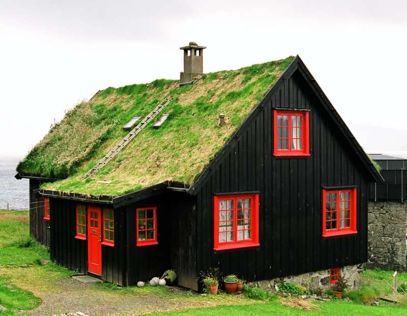 Norwegen - ein Haus mit Gras bedeckt Online-Puzzle