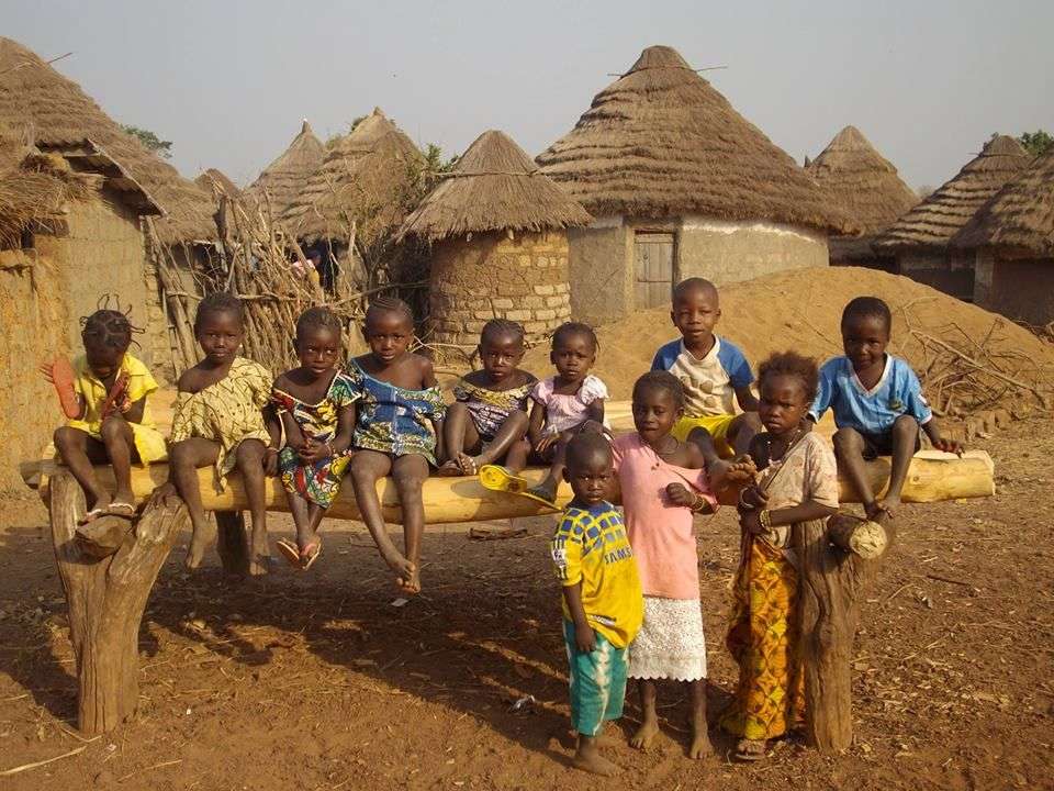 emberek az afrikai faluban online puzzle