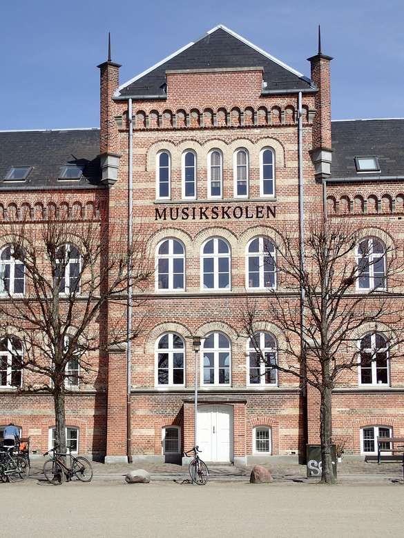 Город музыкальной школы Орхуса в Дании онлайн-пазл