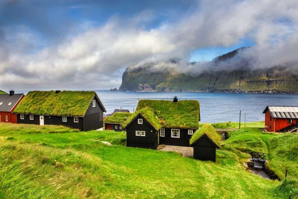 Будинки з трав'янистими дахами в Ісландії пазл