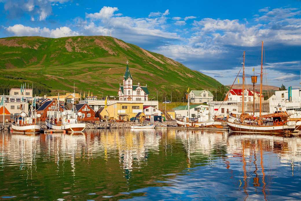 Ville et port en Islande puzzle en ligne