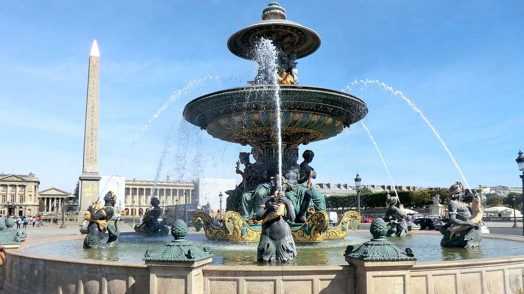 Париж- фонтан онлайн пъзел