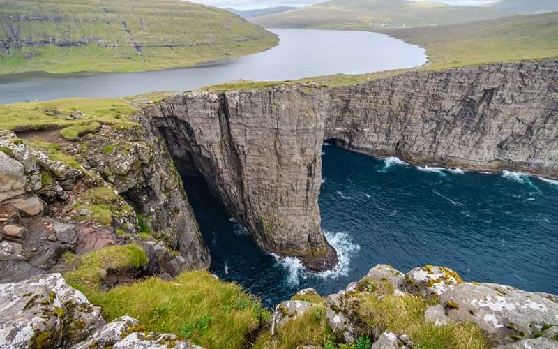 Färöinlandshavet ovanför klipporna Pussel online