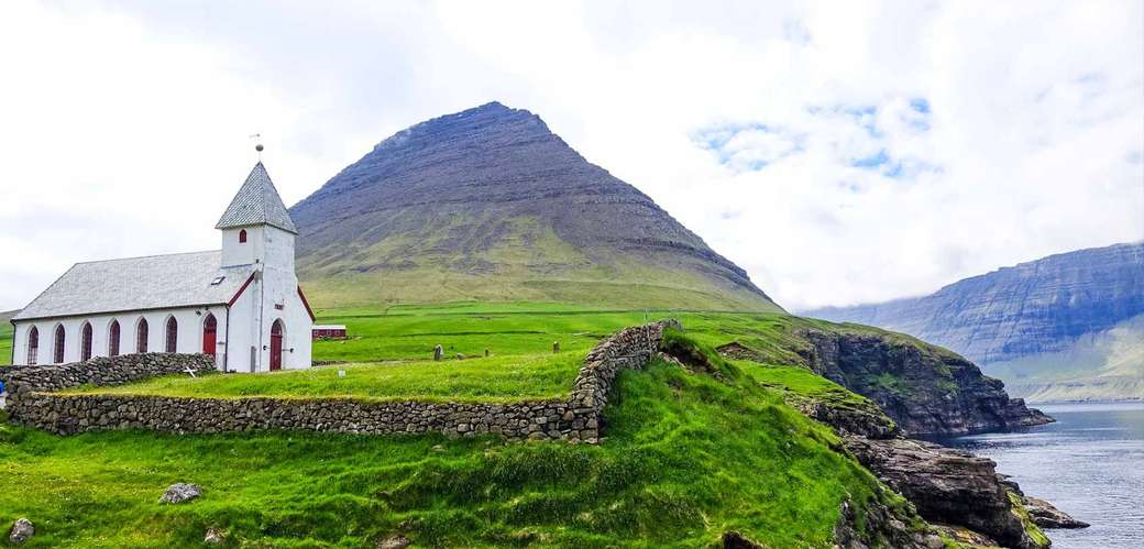 Kirche auf den Inseln Färöer Puzzlespiel online