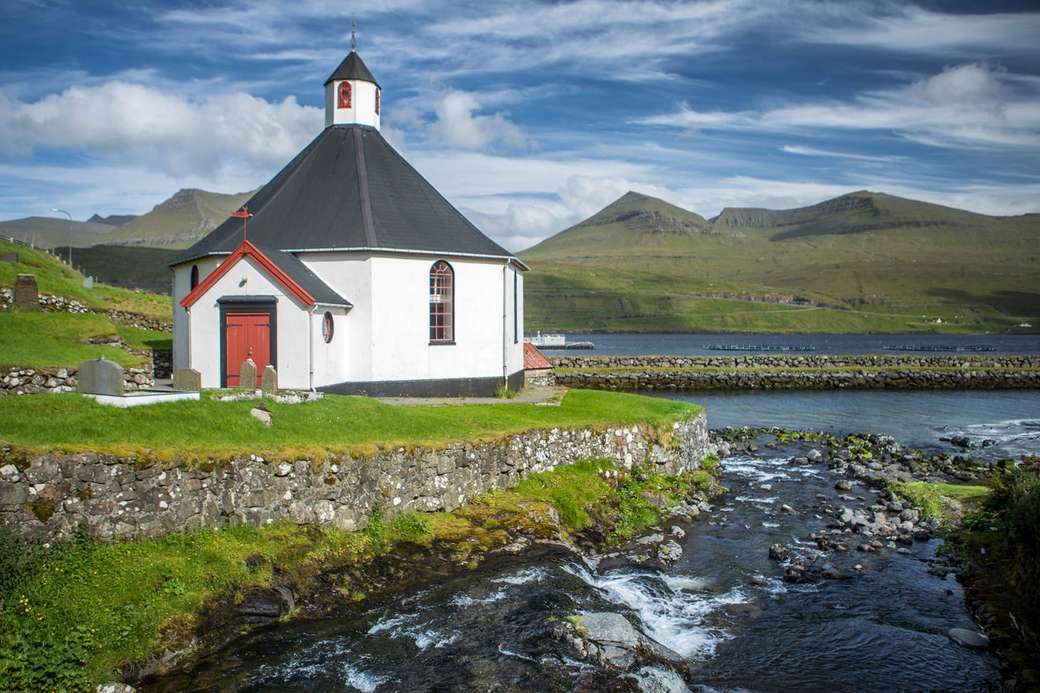 Kirche auf den Inseln Färöer Online-Puzzle