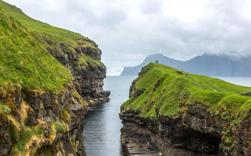 Küsten der Inseln Färöer Online-Puzzle