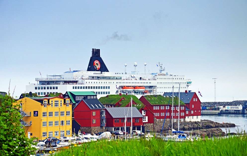 Fähre im Hafen auf Färöer Puzzlespiel online