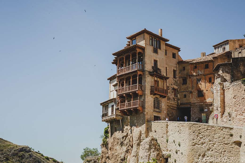 Ισπανία - ένα σπίτι αναρτημένο πάνω σε βράχο παζλ online