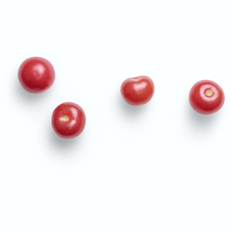 червени кръгли плодове на бял фон онлайн пъзел