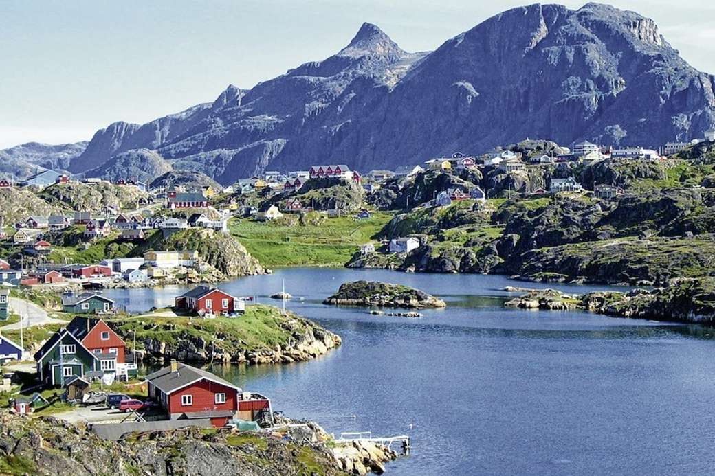 Къщи в залив в Гренландия онлайн пъзел