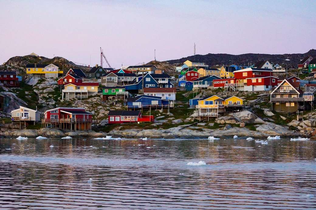 グリーンランドのカラフルな家 ジグソーパズルオンライン
