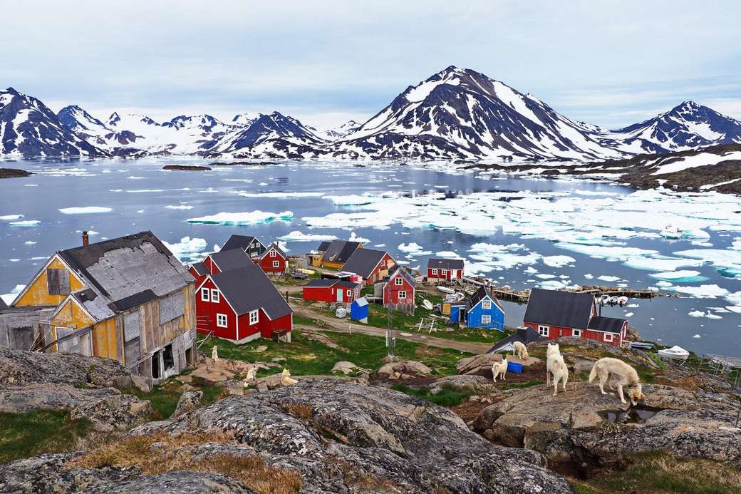 Maisons colorées et chiens de traîneau au Groenland puzzle en ligne