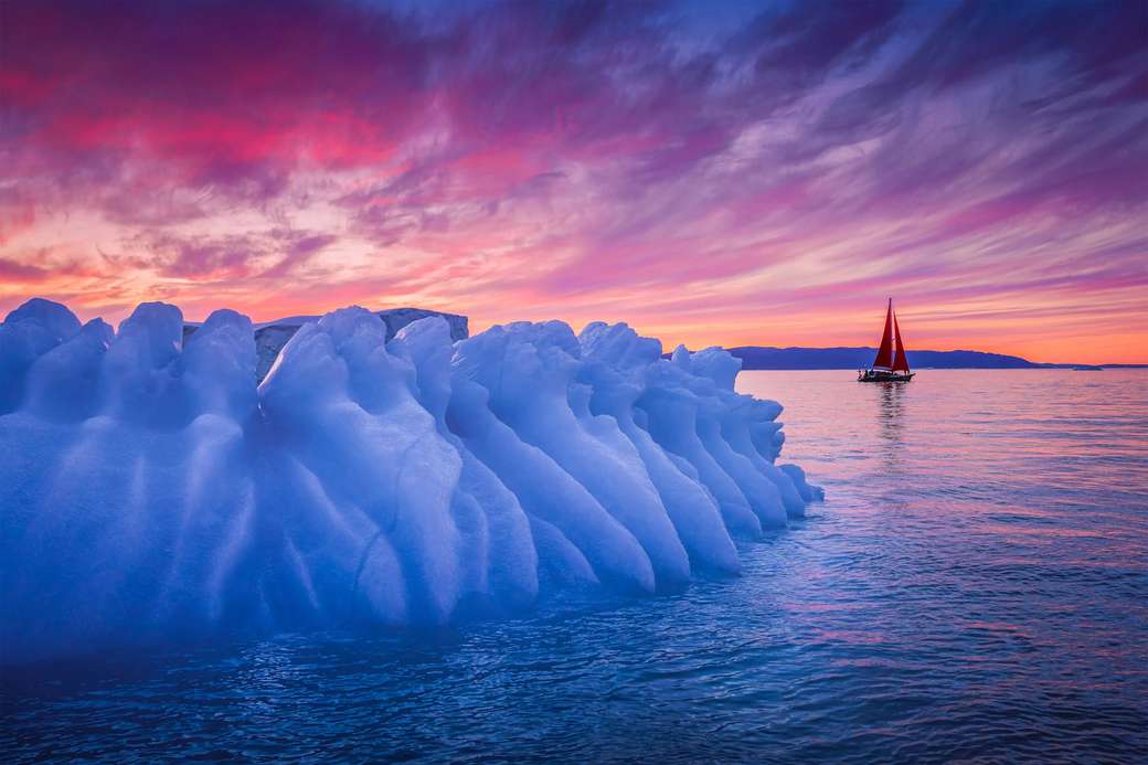 Ветроходен кораб пред ледената формация край Гренландия онлайн пъзел
