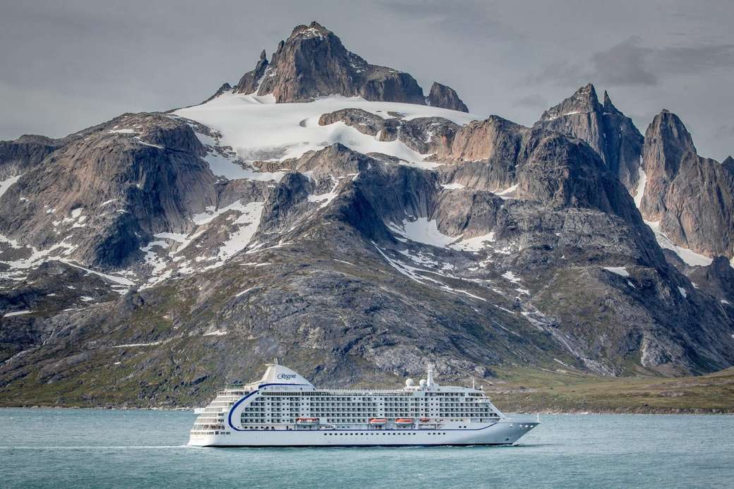 Grosses Schiff vor Grönland Online-Puzzle