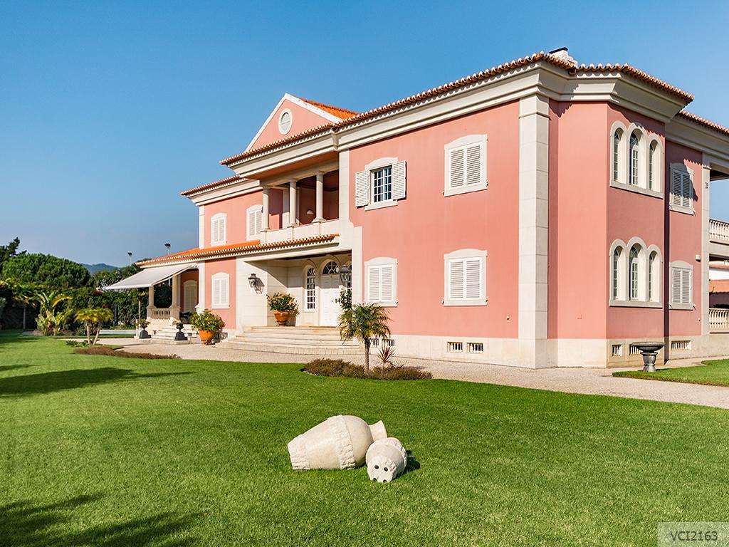 Португалия - розовый дом онлайн-пазл