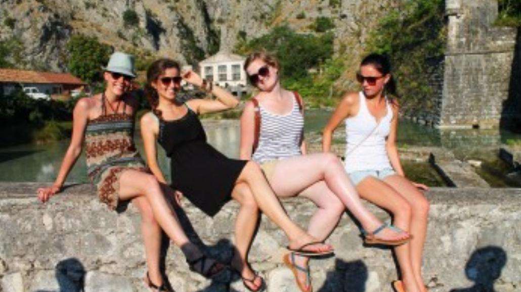 κορίτσια στο Μαυροβούνιο παζλ online