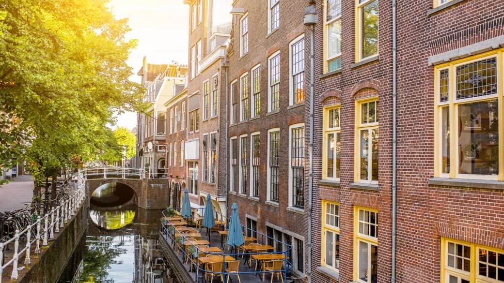 Город Делфт в Нидерландах онлайн-пазл