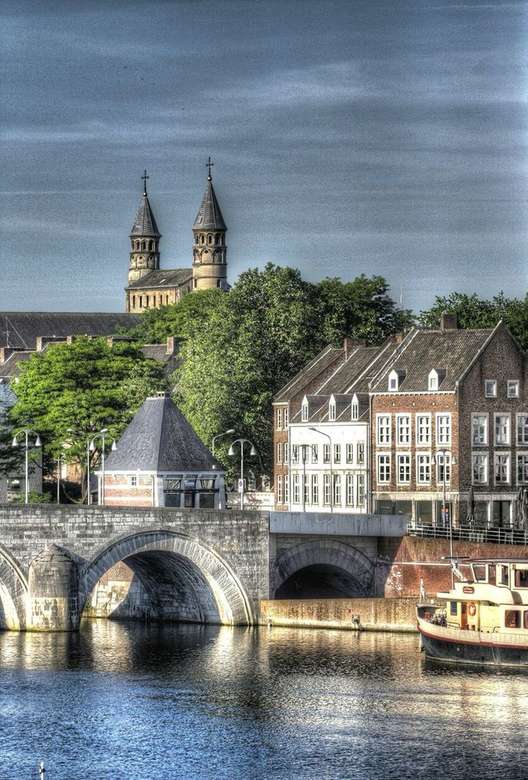 Maastricht város Hollandiában online puzzle