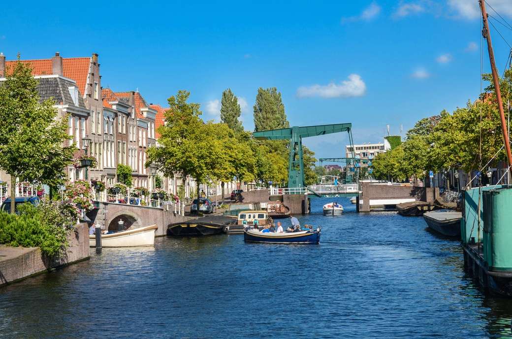 Πόλη του Λάιντεν στις Κάτω Χώρες online παζλ