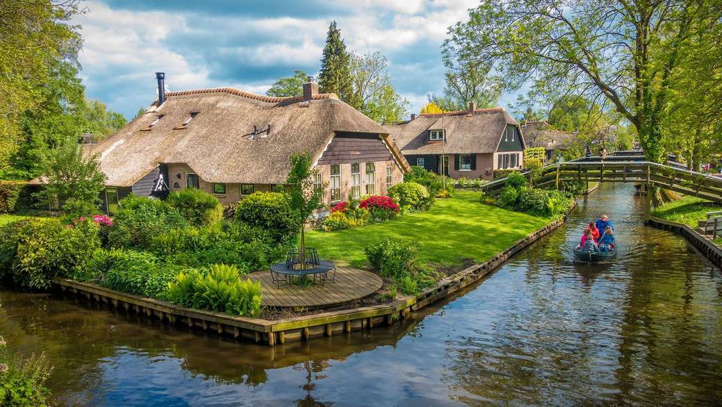 Giethoorn the Venice of the Netherlands jigsaw puzzle online