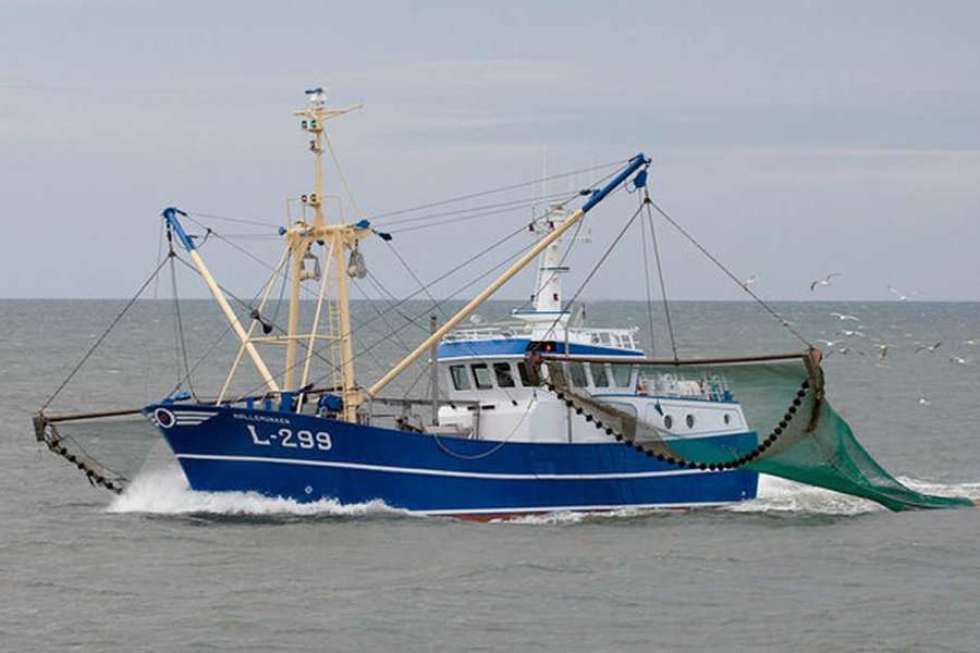 Barcă de pescuit în largul coastei Olandei puzzle online