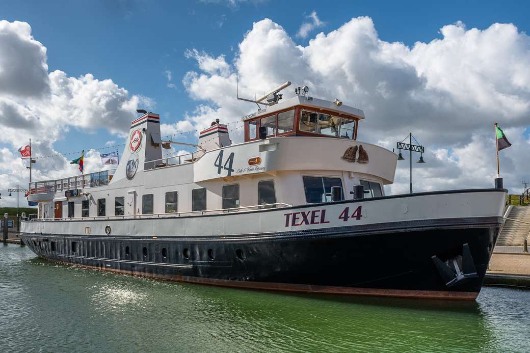Корабль Texel 44 у побережья Голландии онлайн-пазл