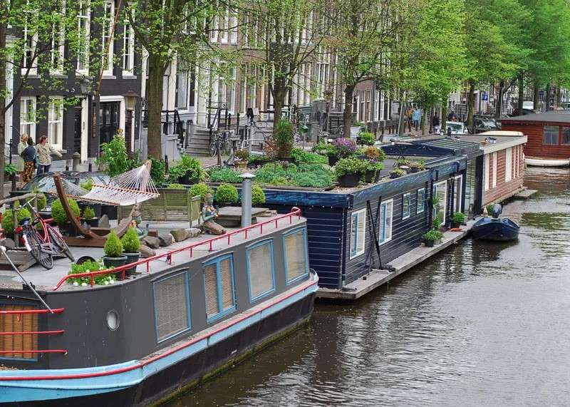 Casas flotantes en Amsterdam Holanda rompecabezas en línea