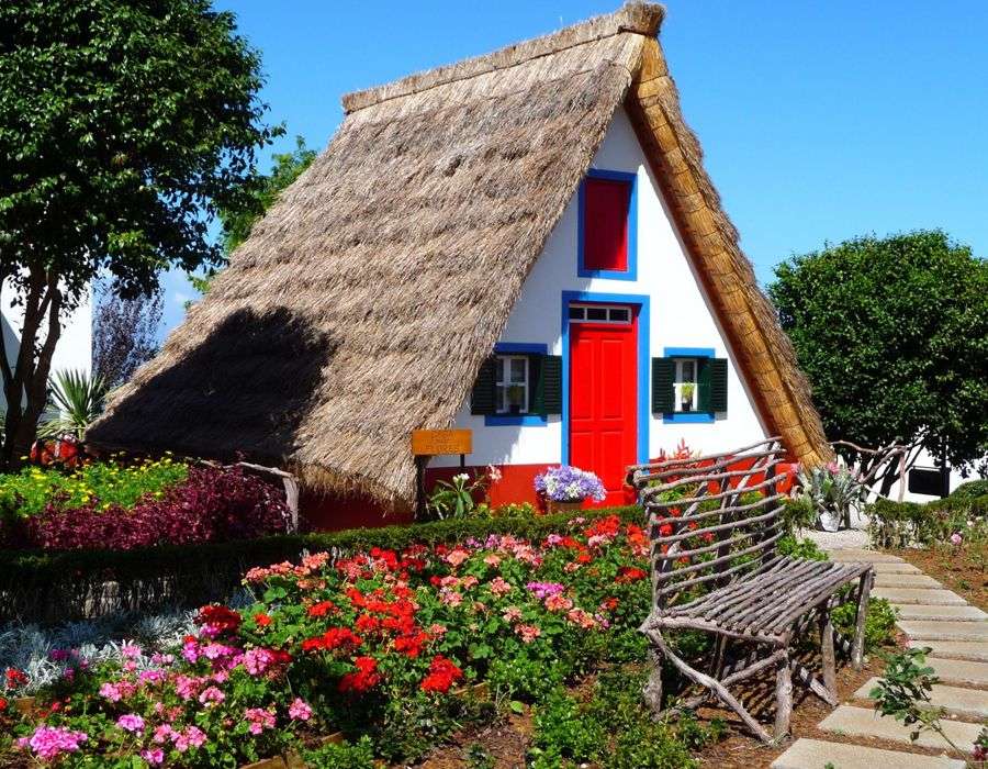 cottage in portugal jigsaw puzzle online