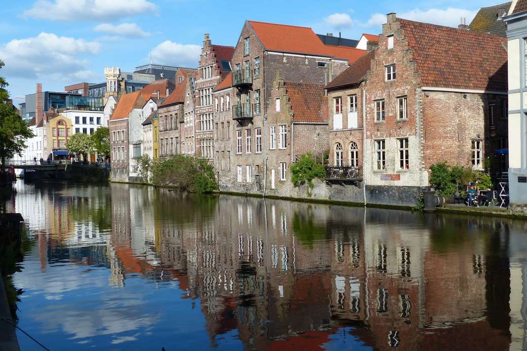 Σπίτια της Γάνδης στο κανάλι του Βελγίου online παζλ