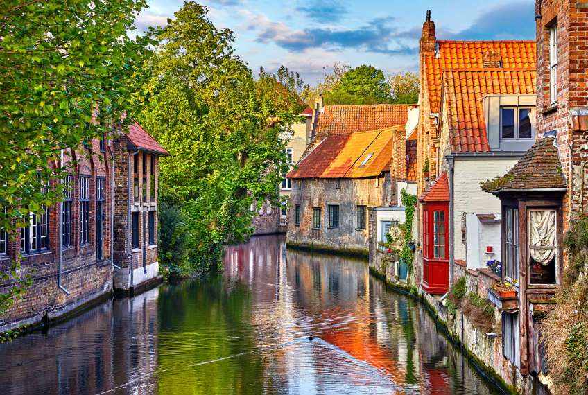 Brygge stad med många kanaler Belgien pussel på nätet